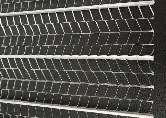 Szerokość 610 mm Siatka żeberkowa Diamentowy otwór Ocynkowany metal o długości 2 m